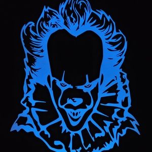 It glow in the dark pennywise tshirt